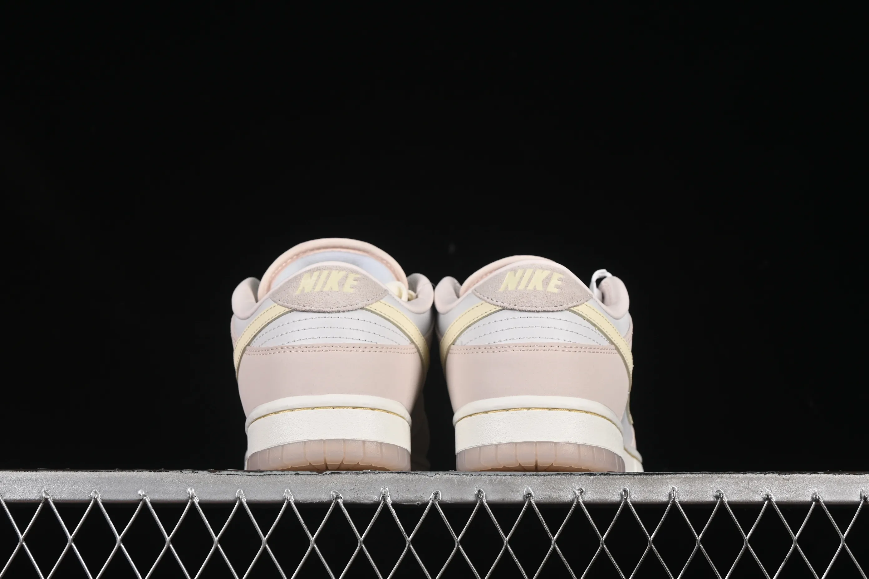 All categories Nk SB Dunk series Nk SB Dunk Low low-top sneakers Nk SB Dunk Low white light pink SB low-top casual sneakers FB7901-601